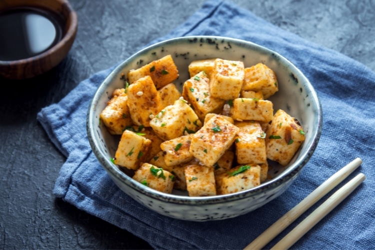 Receita vegana rápida de fazer: veja 5 opções tofu salteado