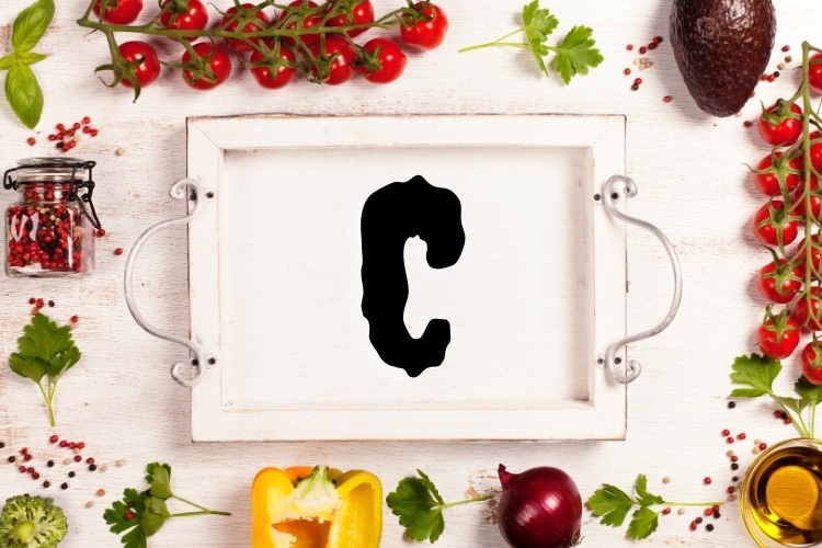 Embarque em uma viagem culinária com 10 deliciosas comidas que começam com a letra "C". De Ceviche a Creme Brûlée.