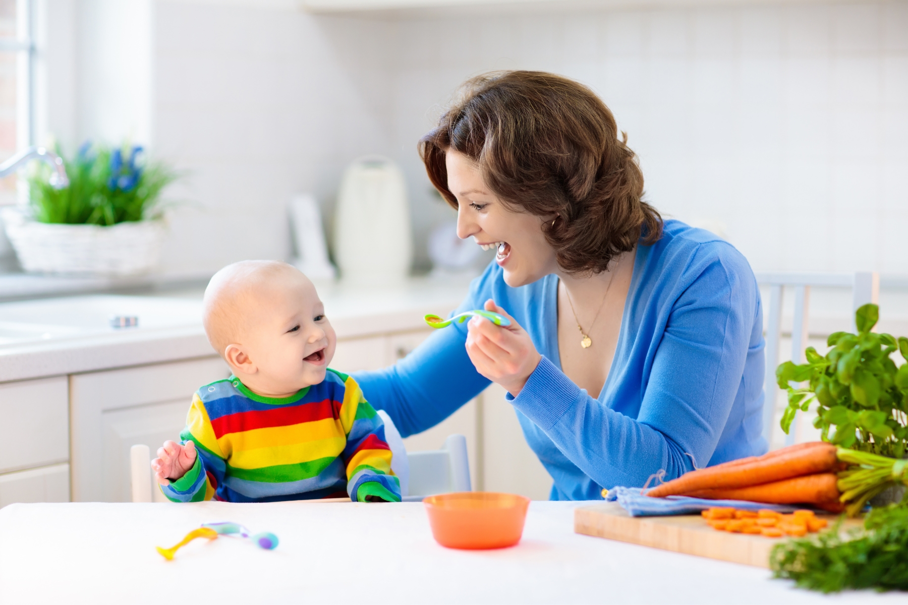 Descubra como uma alimentação saudável é fundamental para o desenvolvimento do seu bebê e aprenda dicas práticas para nutrição infantil.