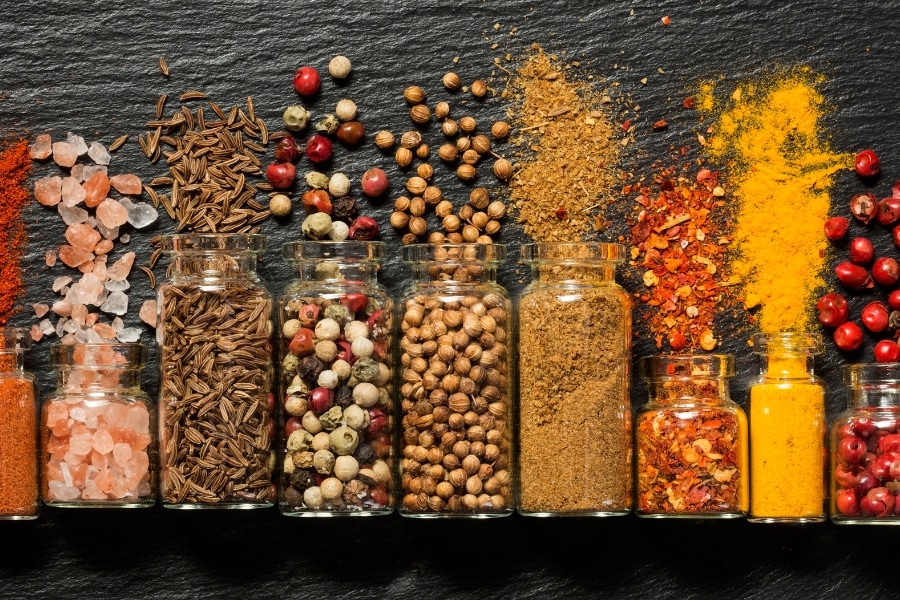 Conheça as 6 melhores marcas de tempero de cozinha e descubra qual é ideal para dar mais sabor, saúde e praticidade às suas receitas diárias.