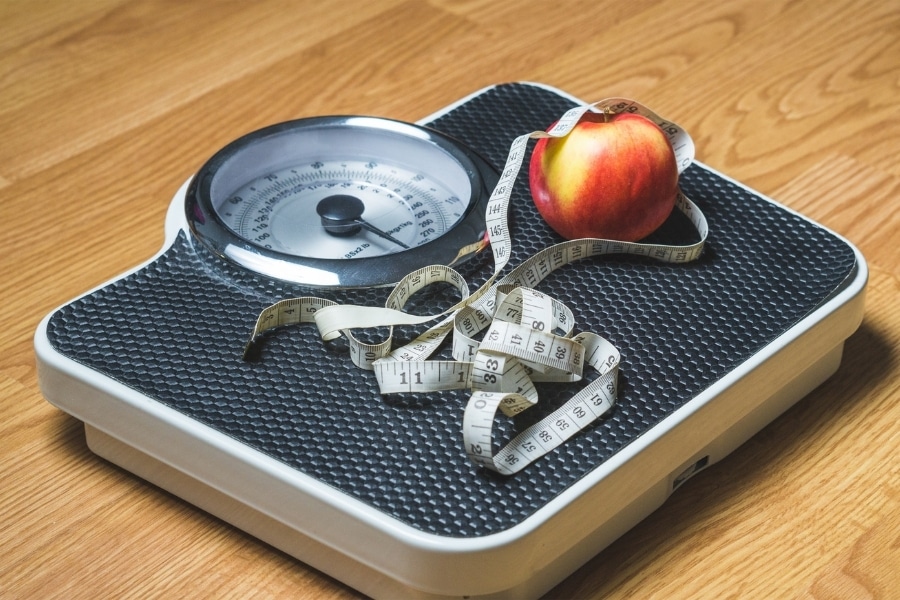 Descubra qual é o preço de emagrecer com saúde, incluindo custos de alimentação, exercícios, consultas e suplementação como Ozenvitta.